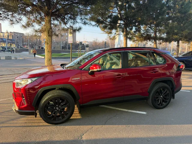 Toyota RAV4 - фото 2