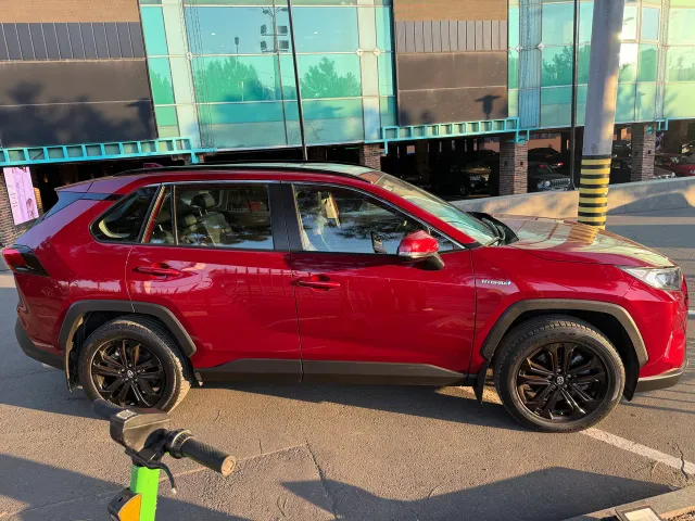 Toyota RAV4 - фото 5