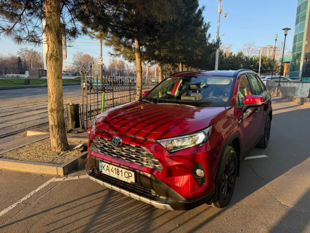 Toyota RAV4 - фото 1