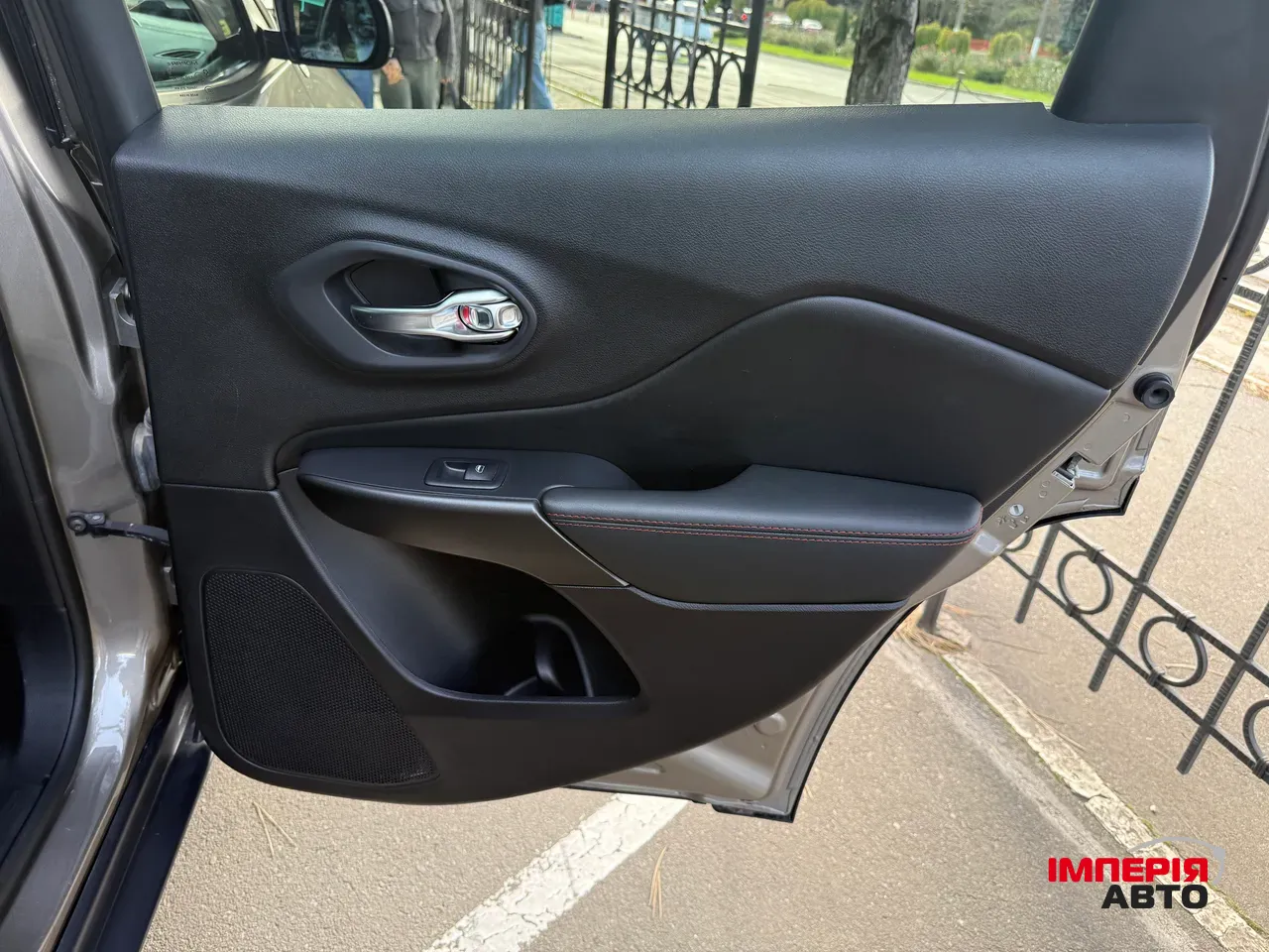 Jeep Cherokee - фото 15