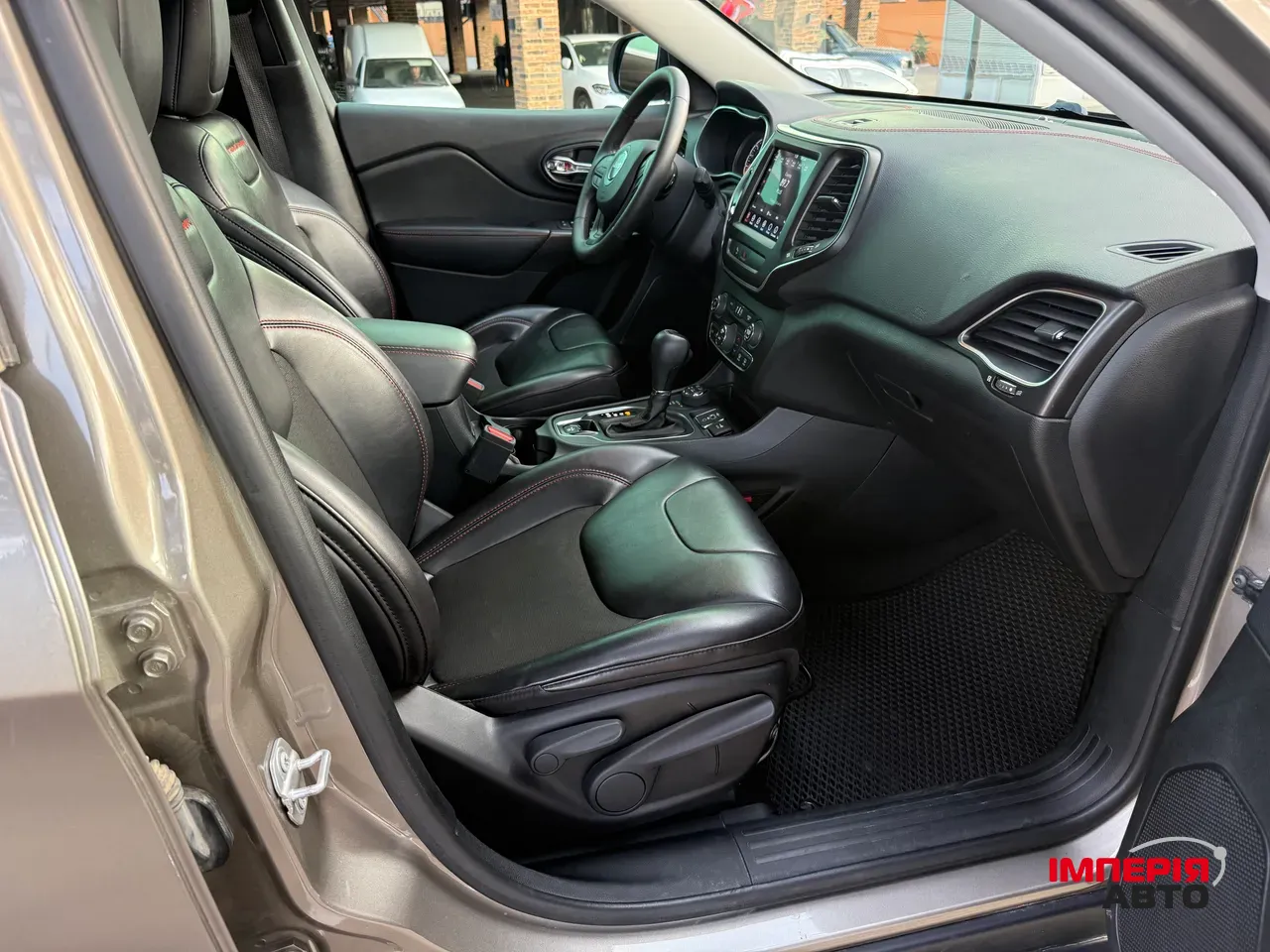 Jeep Cherokee - фото 19