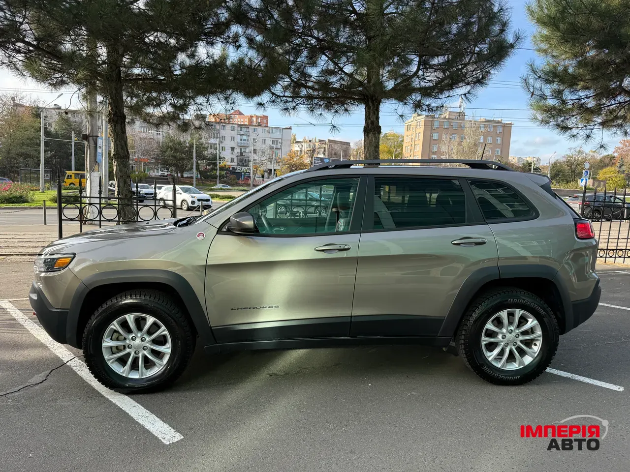 Jeep Cherokee - фото 4