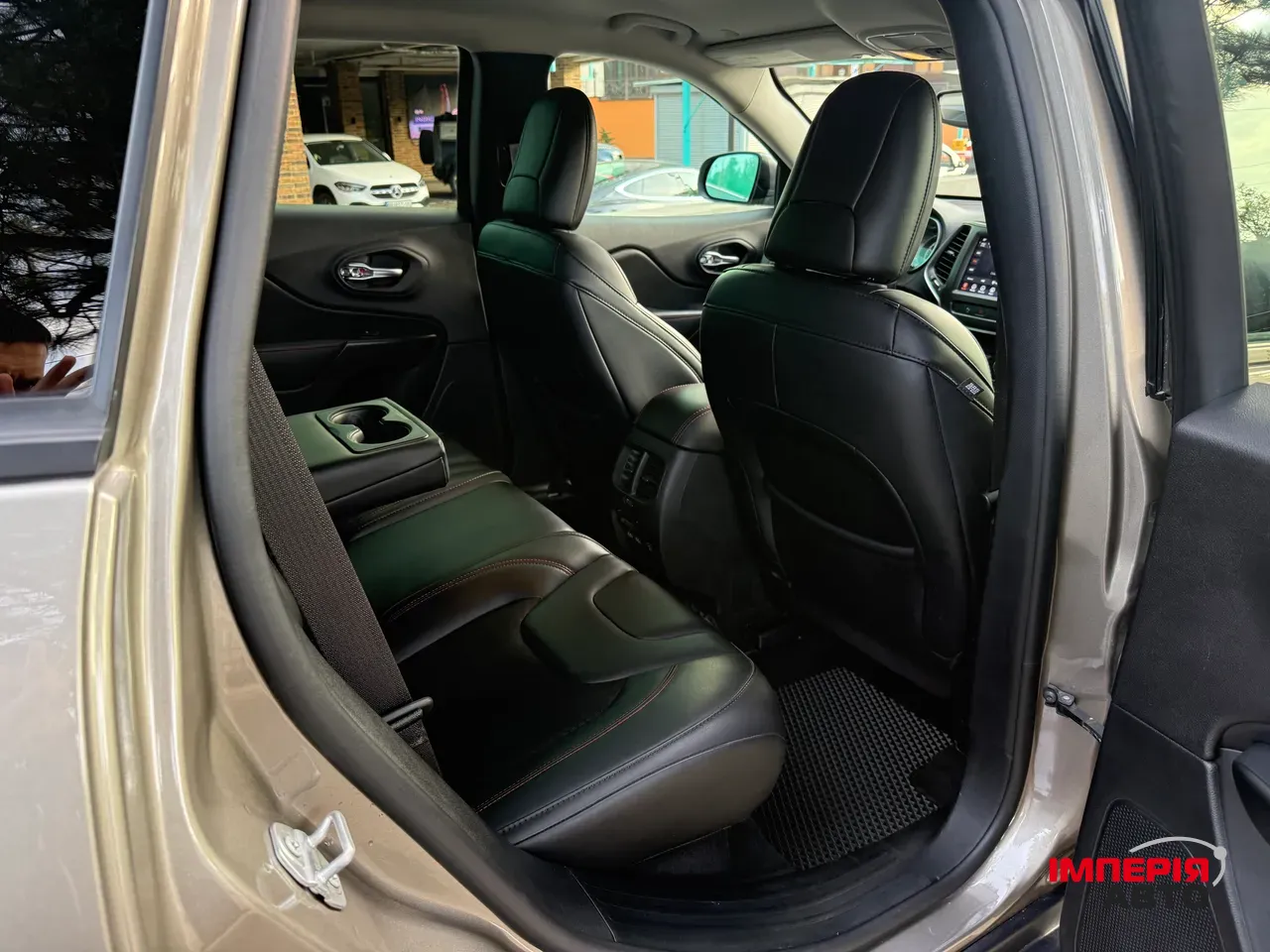 Jeep Cherokee - фото 16