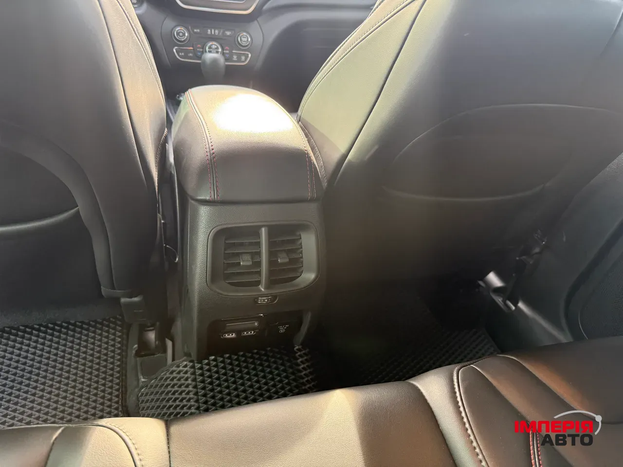 Jeep Cherokee - фото 13