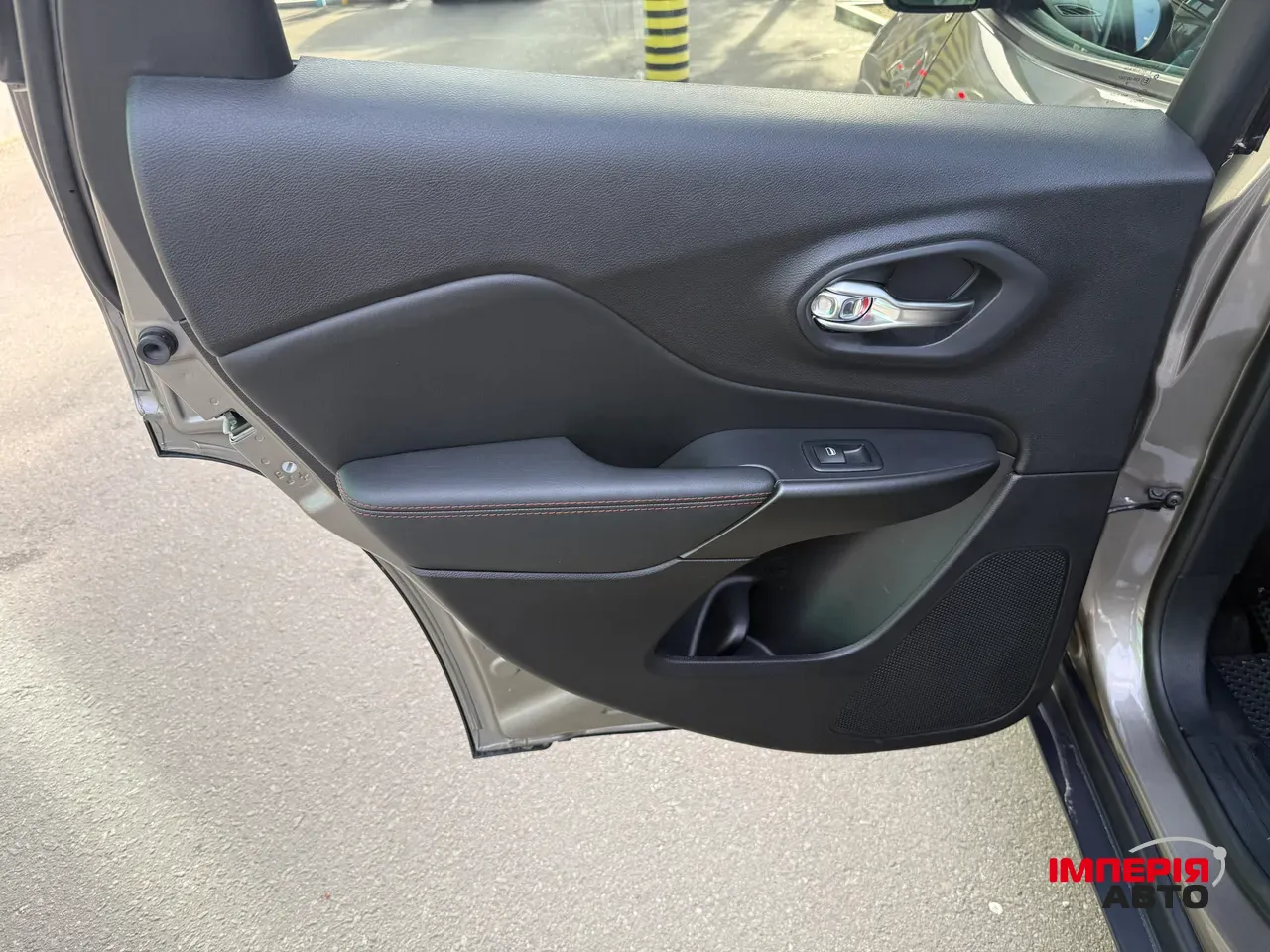 Jeep Cherokee - фото 12