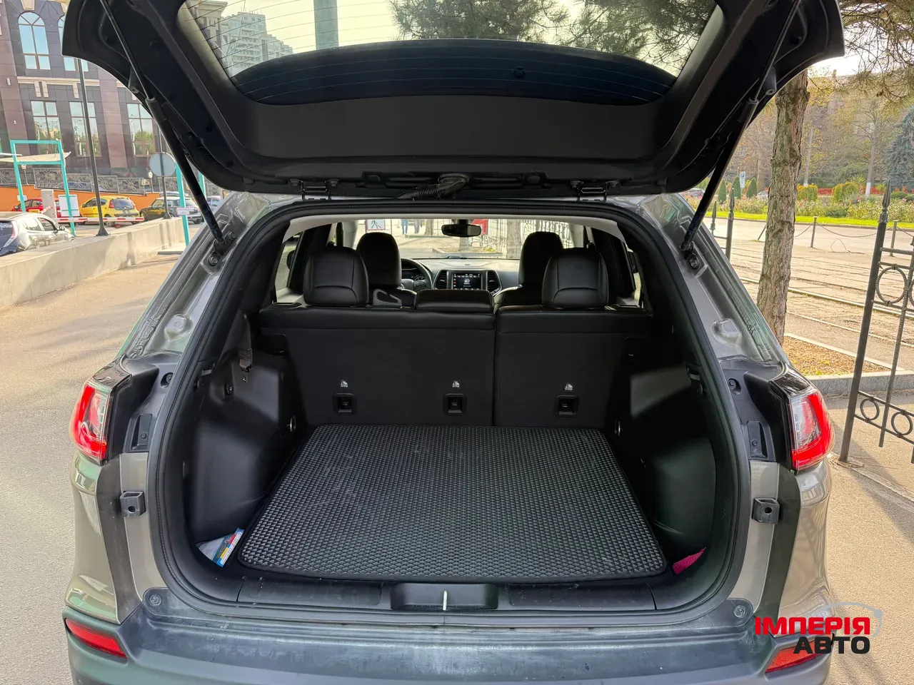 Jeep Cherokee - фото 14