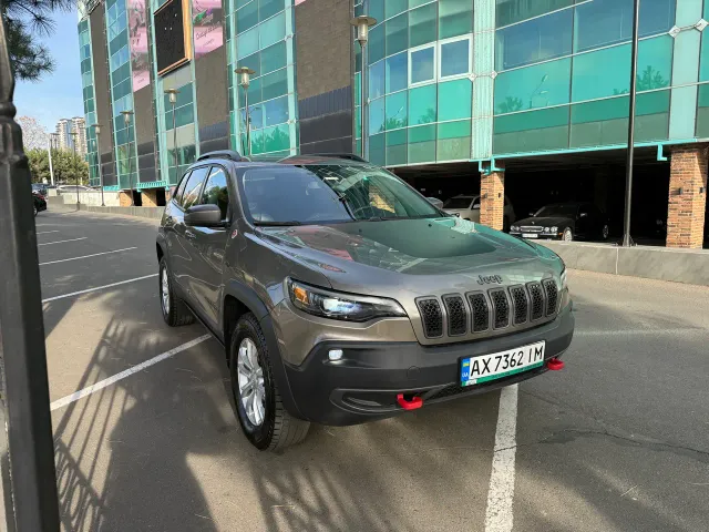Jeep Cherokee - фото 3