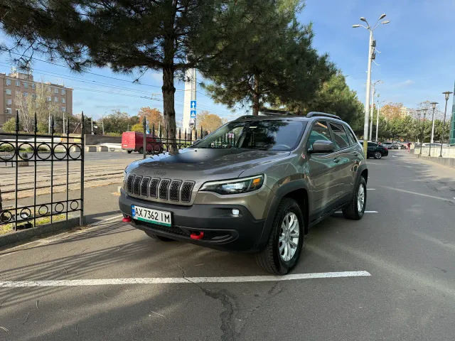 Jeep Cherokee - фото 1
