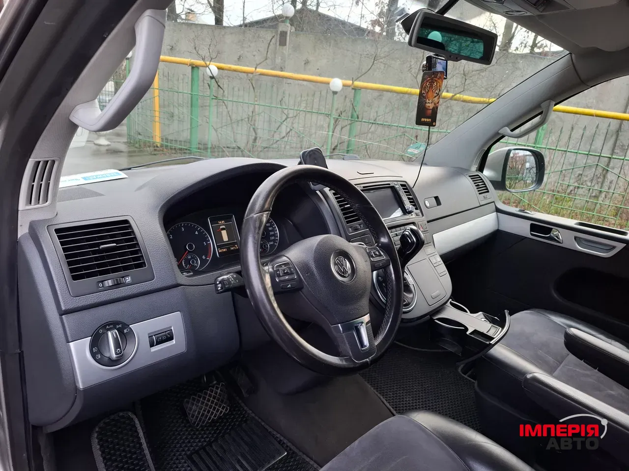 Volkswagen Multivan - фото 17