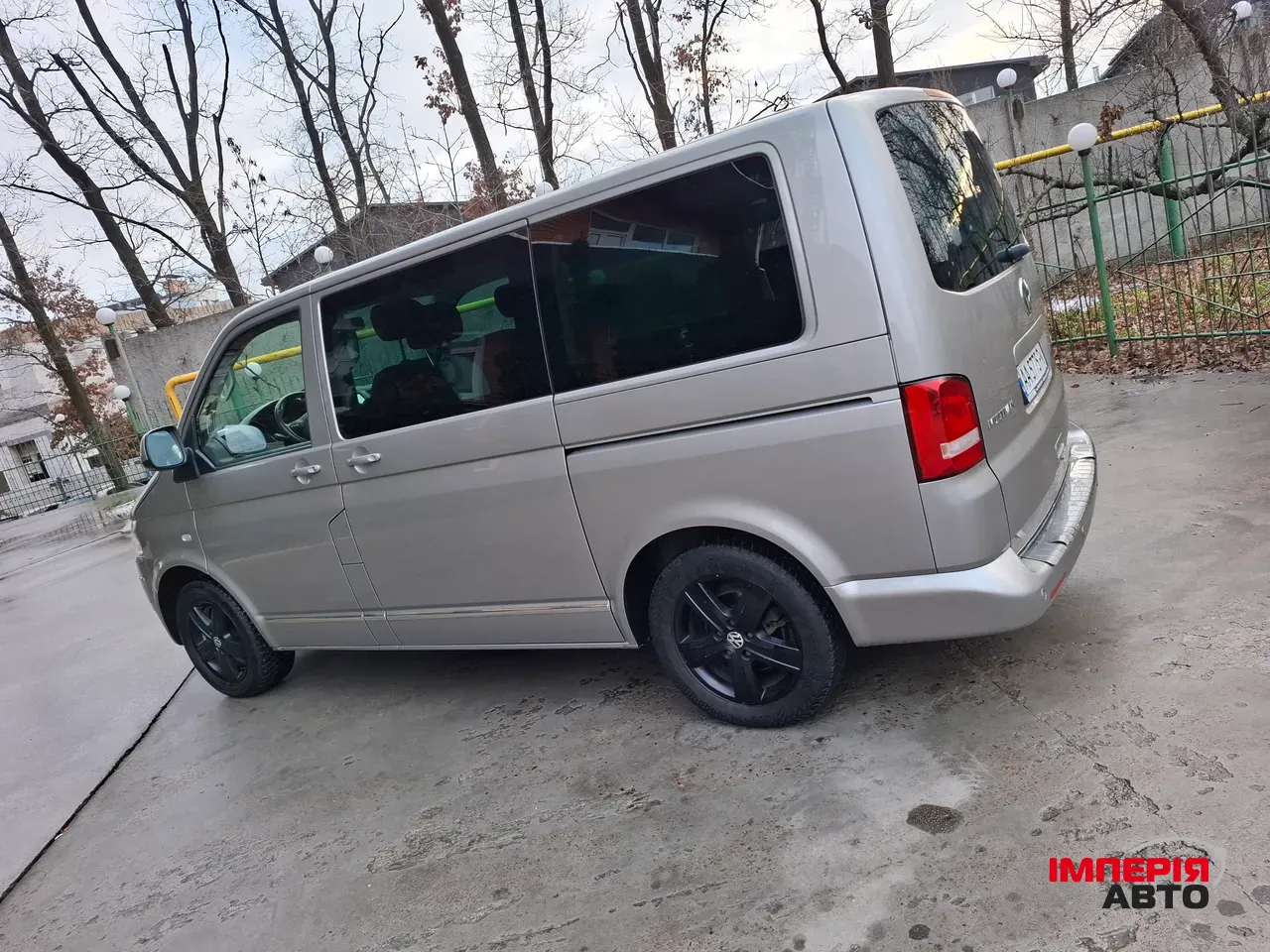 Volkswagen Multivan - фото 8