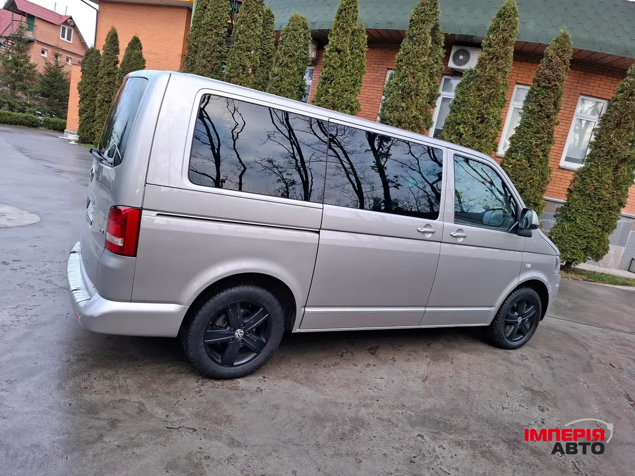 Volkswagen Multivan - фото 6