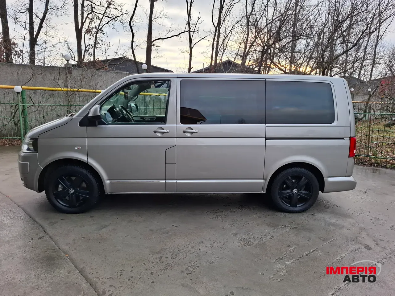 Volkswagen Multivan - фото 11