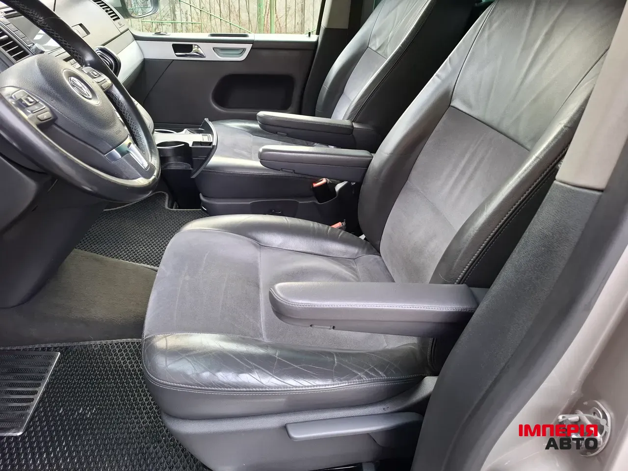 Volkswagen Multivan - фото 19