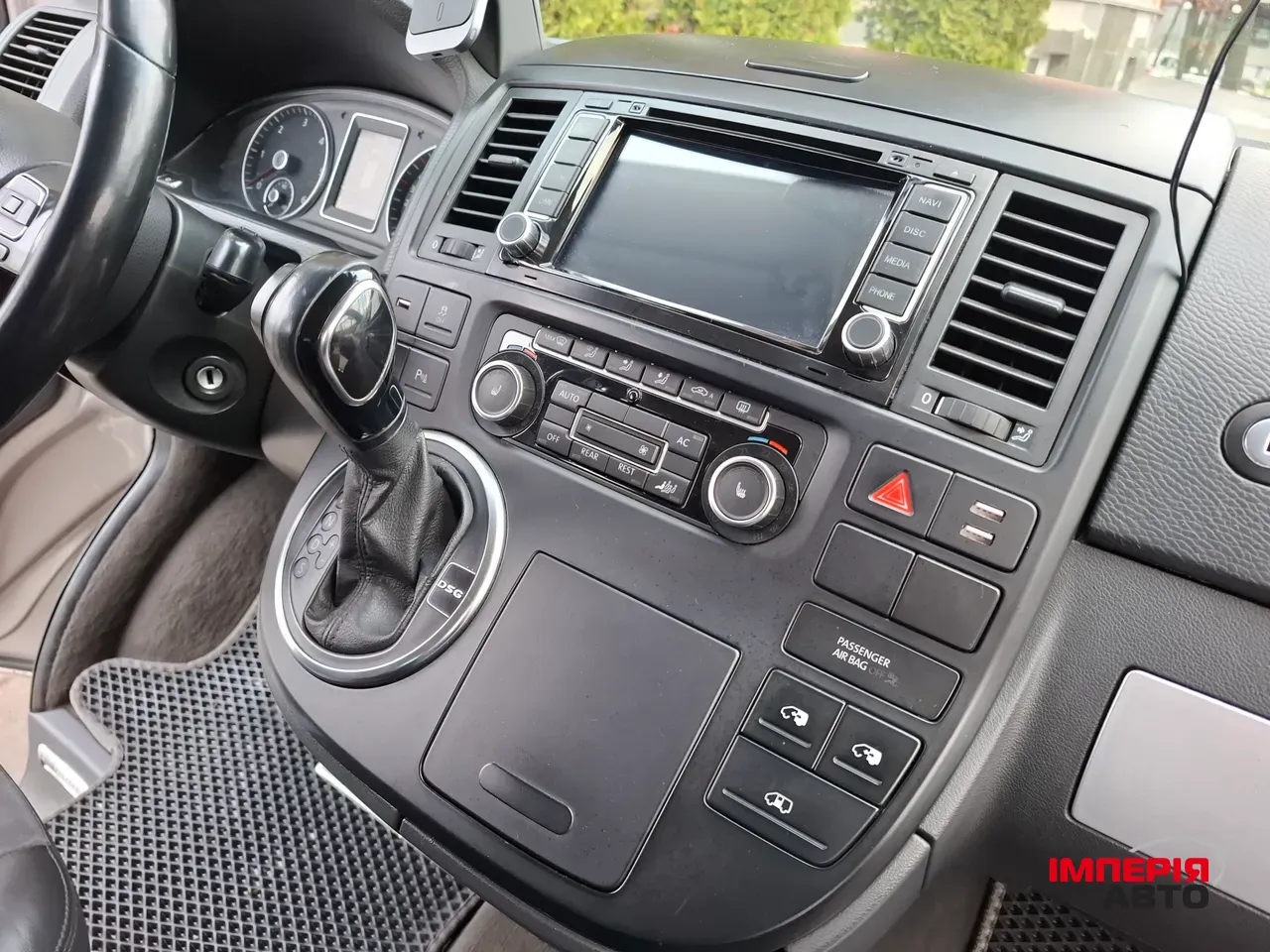 Volkswagen Multivan - фото 30