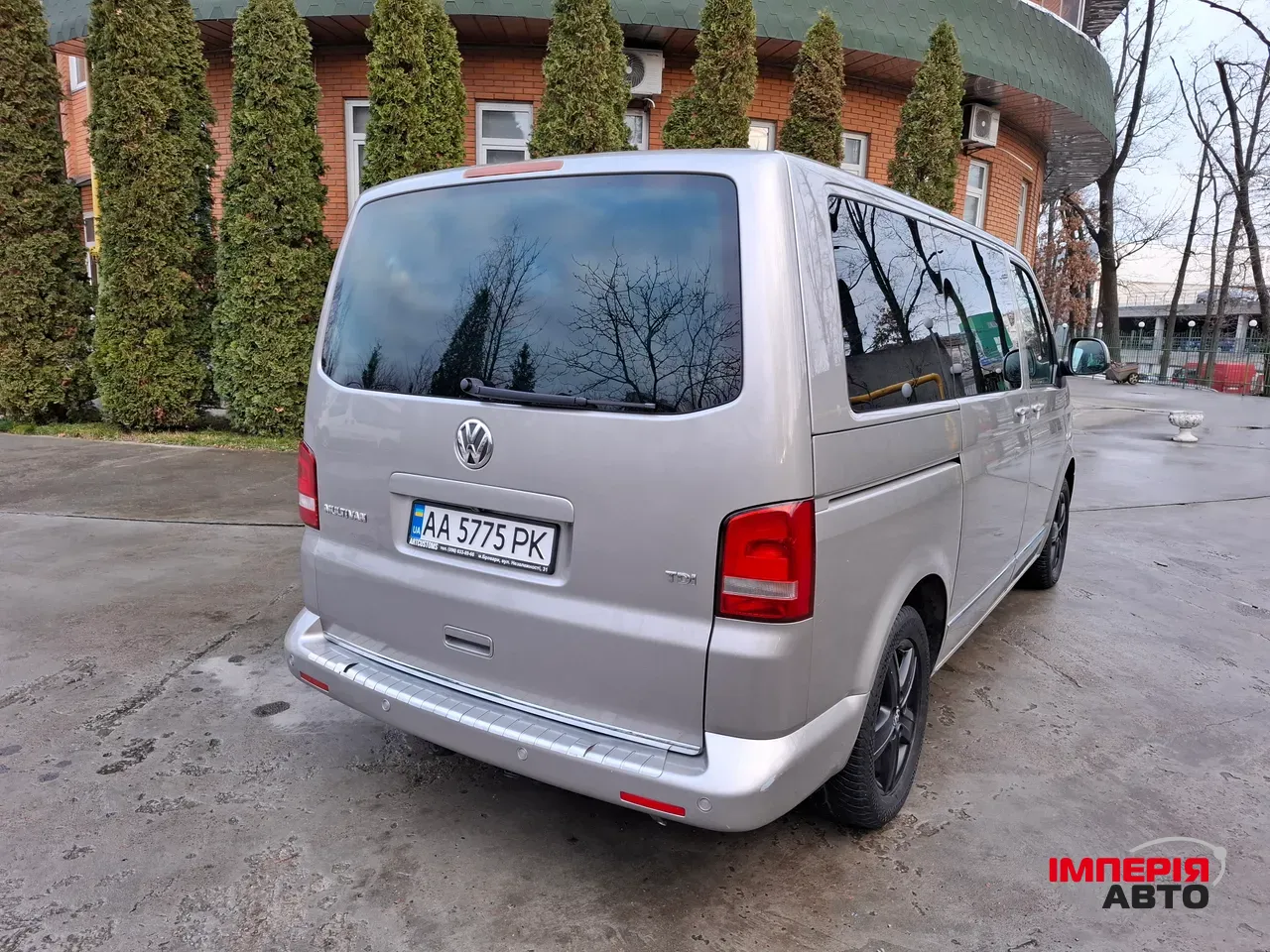 Volkswagen Multivan - фото 7