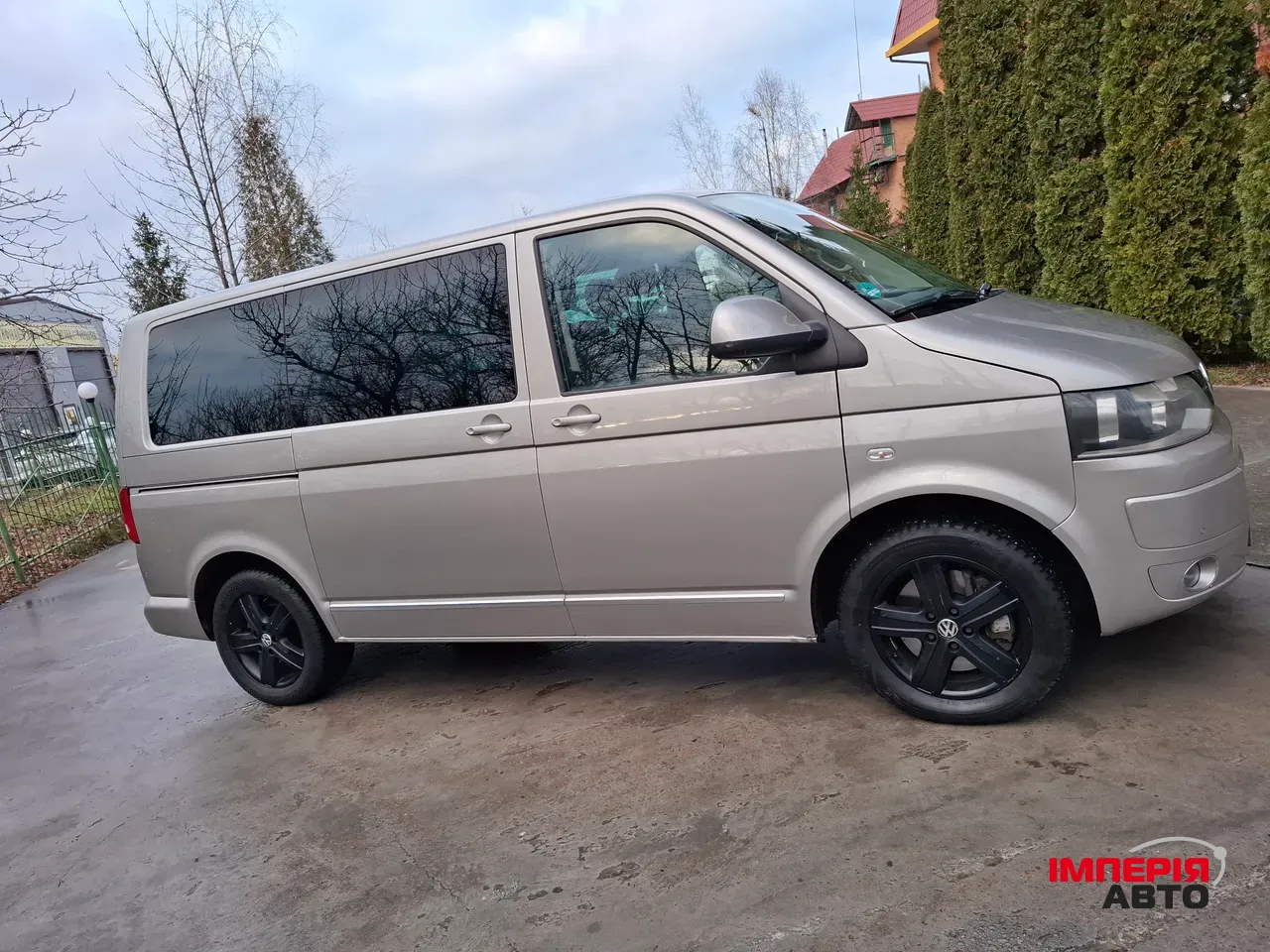 Volkswagen Multivan - фото 5
