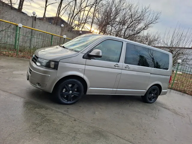 Volkswagen Multivan - фото 1