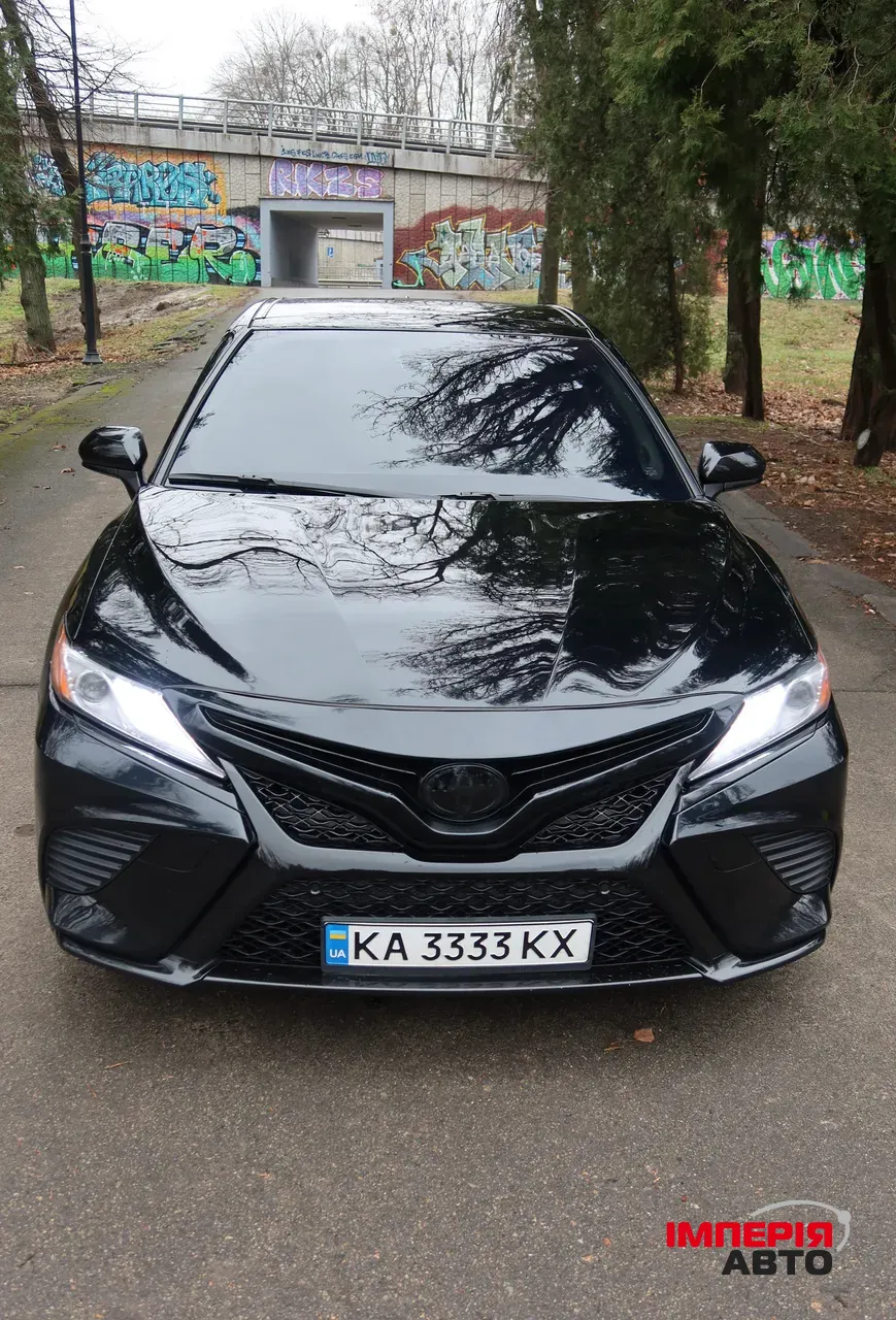 Toyota Camry - фото 1