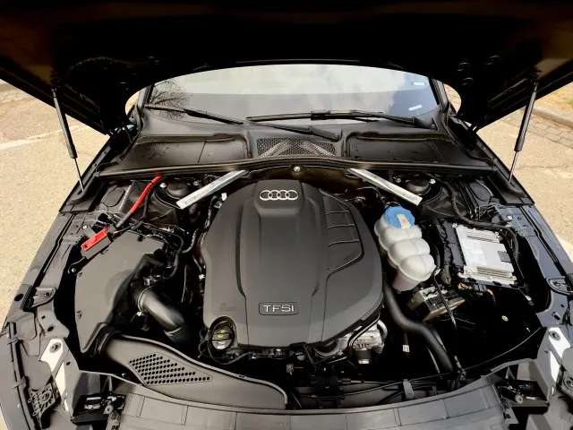 Audi A4 - фото 2