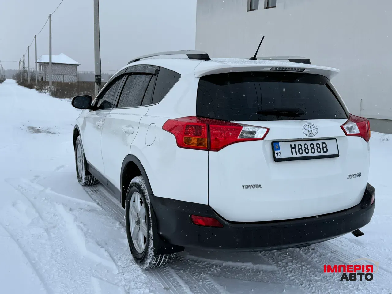 Toyota RAV4 - фото 4