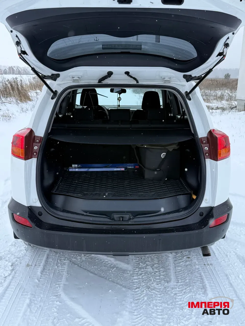 Toyota RAV4 - фото 7