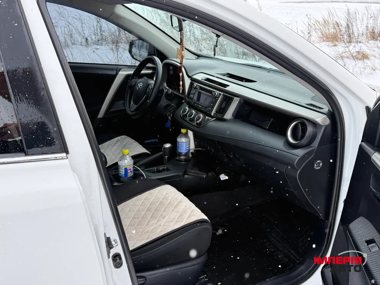 Toyota RAV4 - фото 8