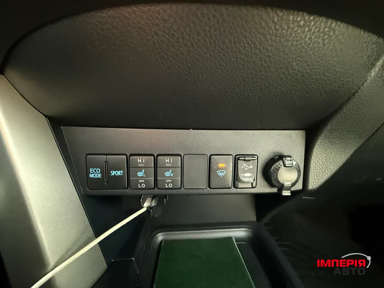 Toyota RAV4 - фото 13