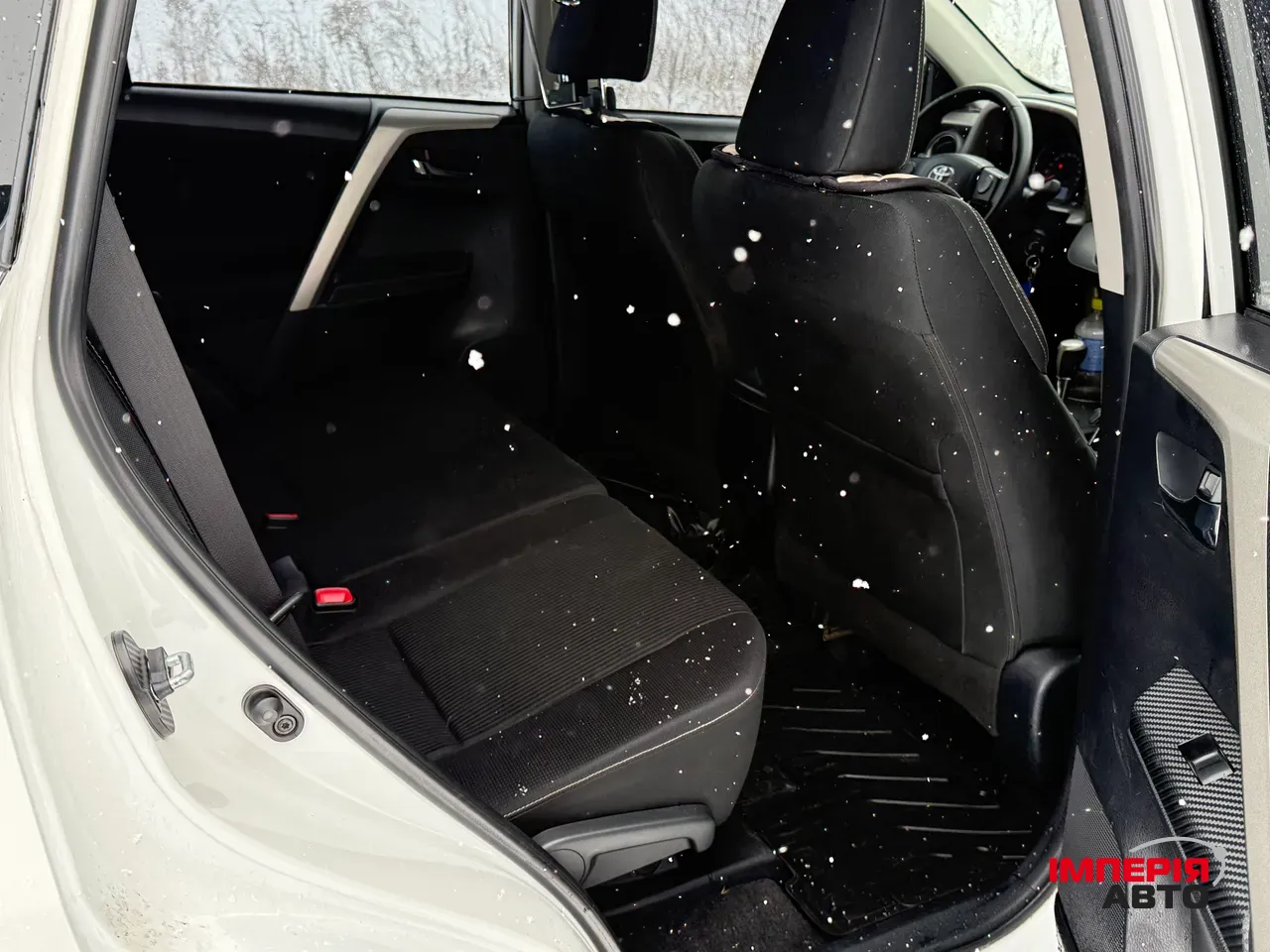 Toyota RAV4 - фото 9