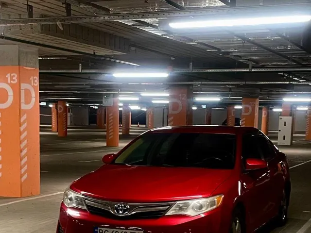 Toyota Camry - фото 2