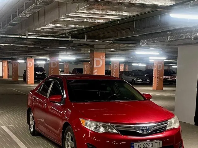 Toyota Camry - фото 1