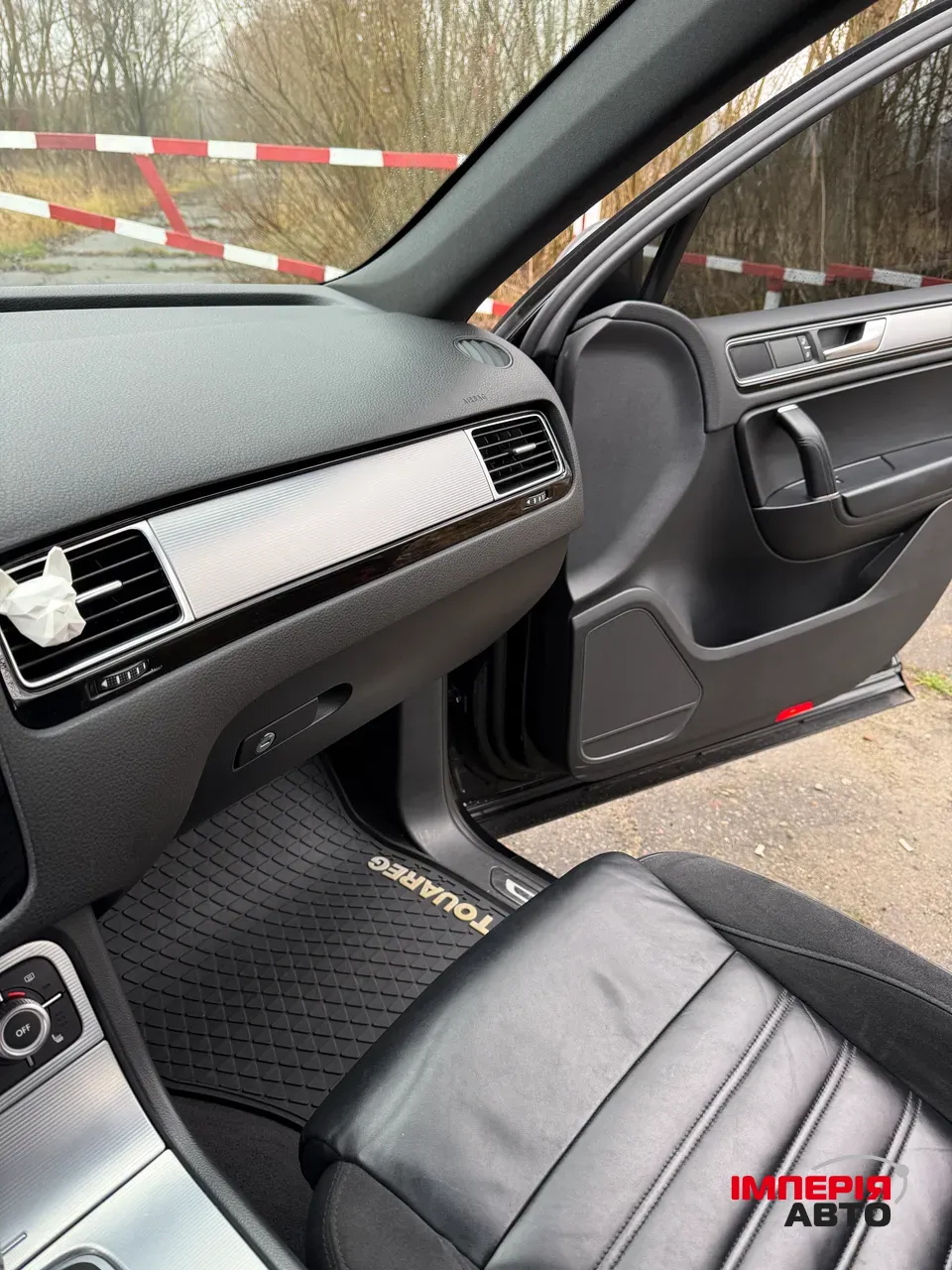 Volkswagen Touareg - фото 11