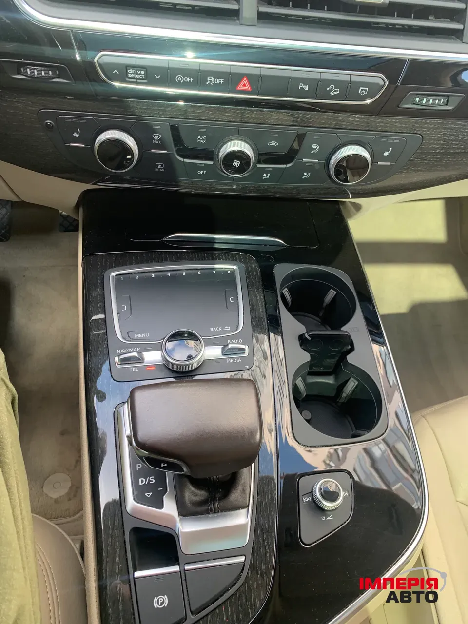 Audi Q7 - фото 24