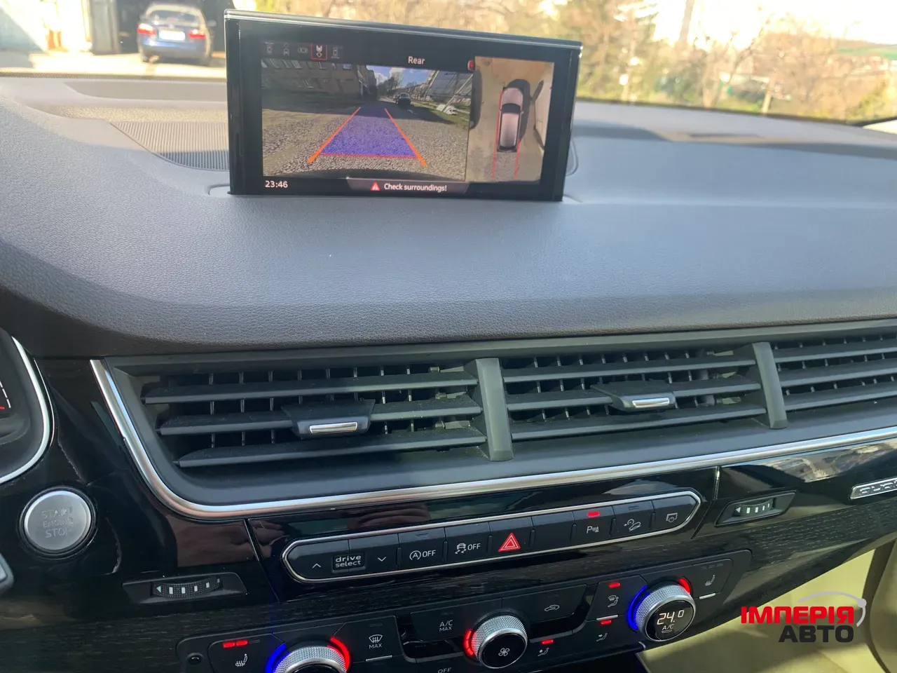 Audi Q7 - фото 25