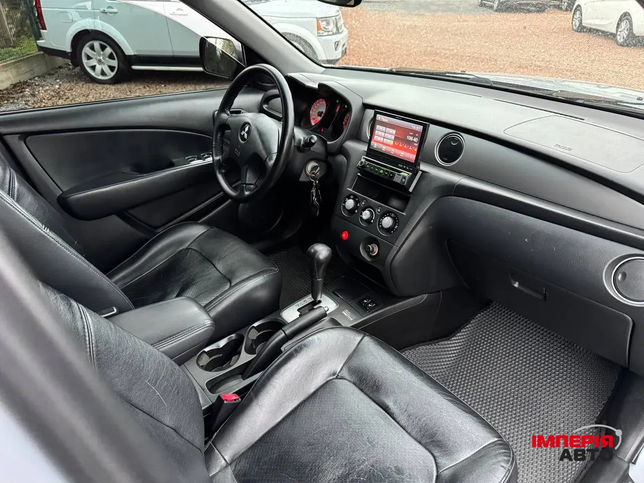 Mitsubishi Outlander - фото 4