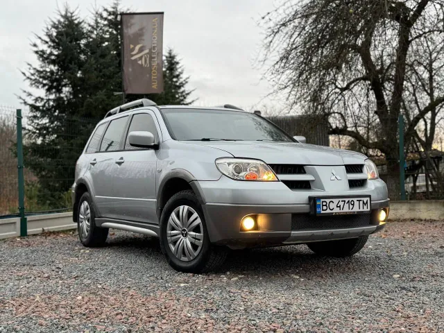 Mitsubishi Outlander - фото 2