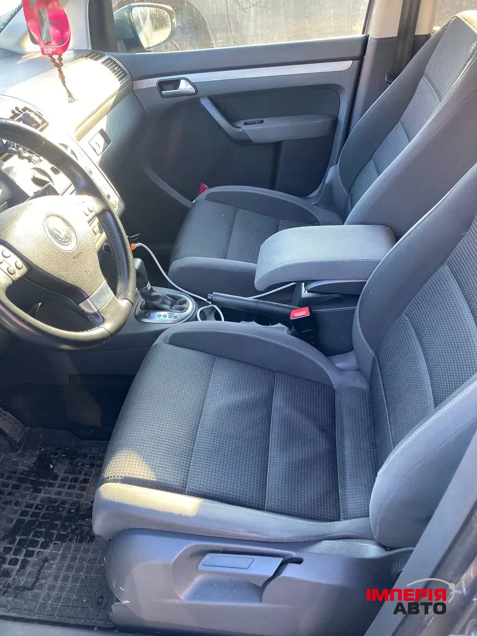 Volkswagen Touran - фото 4