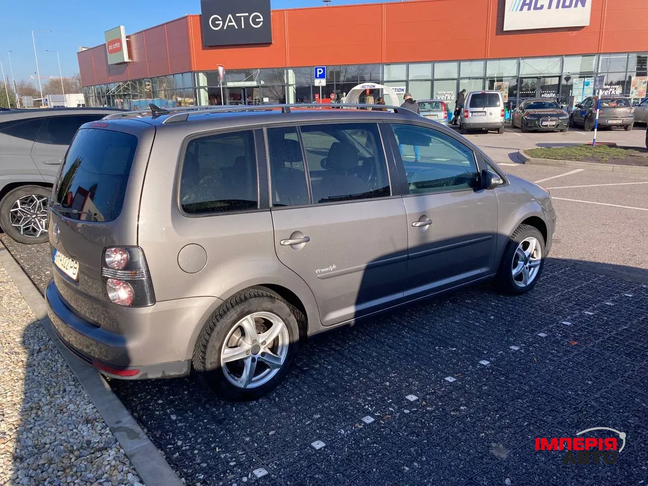 Volkswagen Touran - фото 1