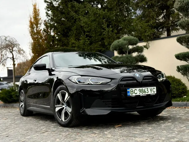 BMW i4 - фото 1