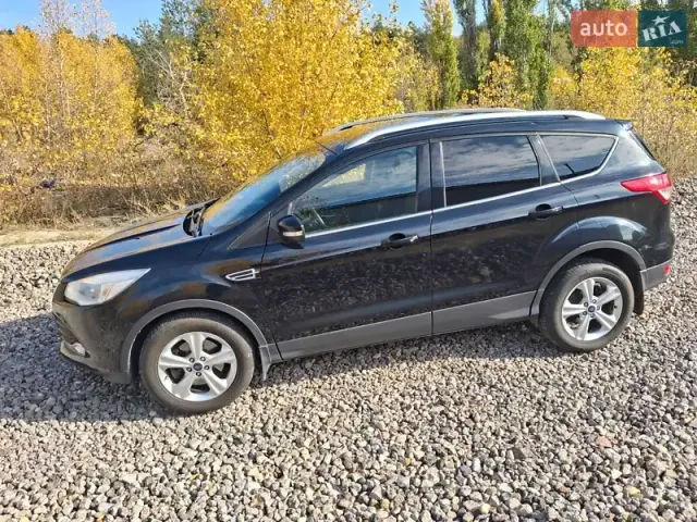 Ford Kuga - фото 1