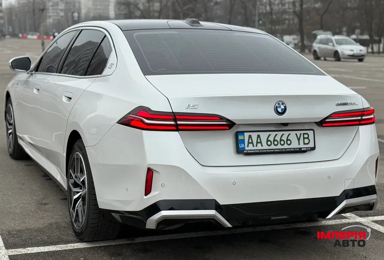 BMW i5 - фото 13