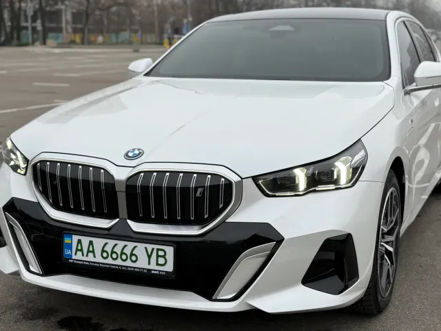 BMW i5 - фото 1