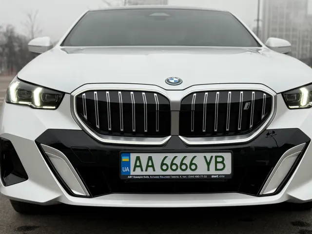 BMW i5 - фото 2