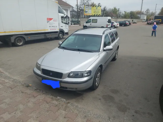 Volvo V70 - фото 1