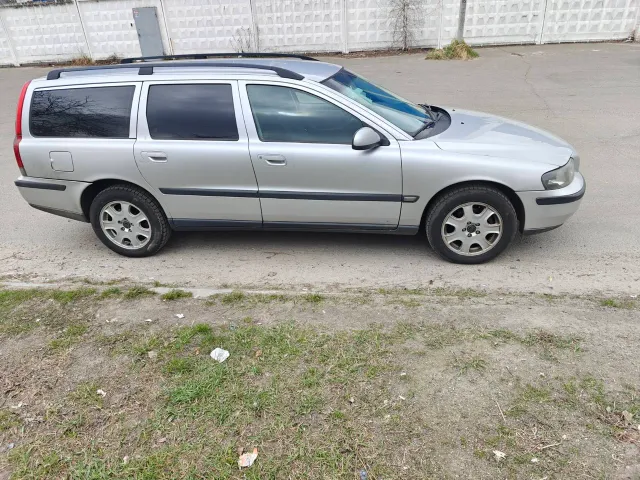 Volvo V70 - фото 2