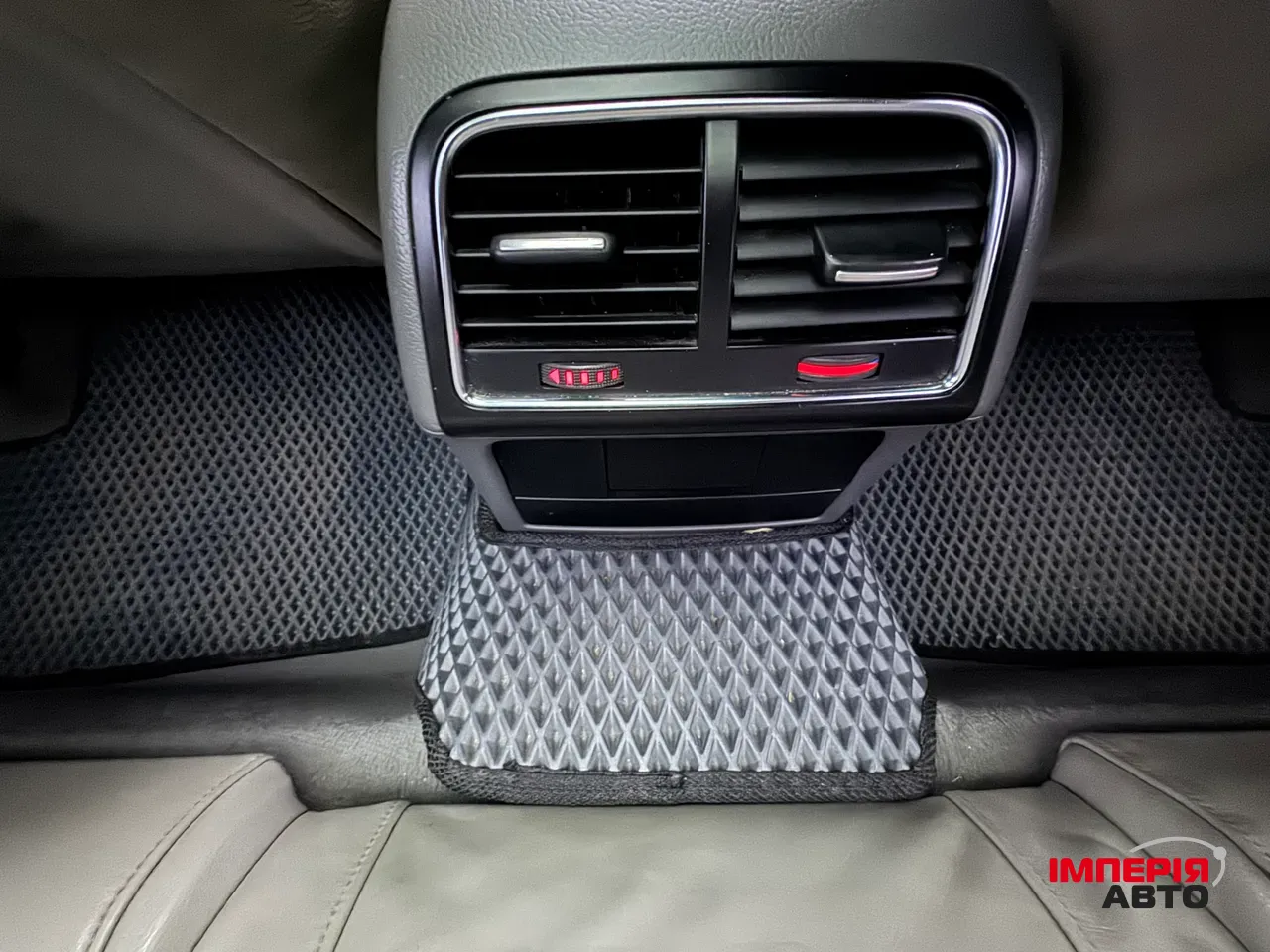 Audi A4 - фото 18