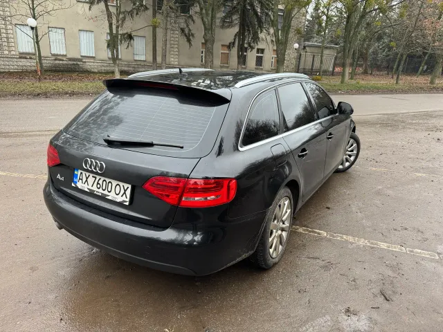 Audi A4 - фото 5