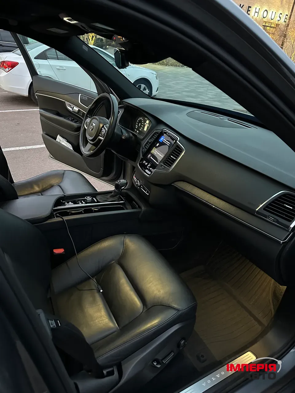 Volvo XC90 - фото 23