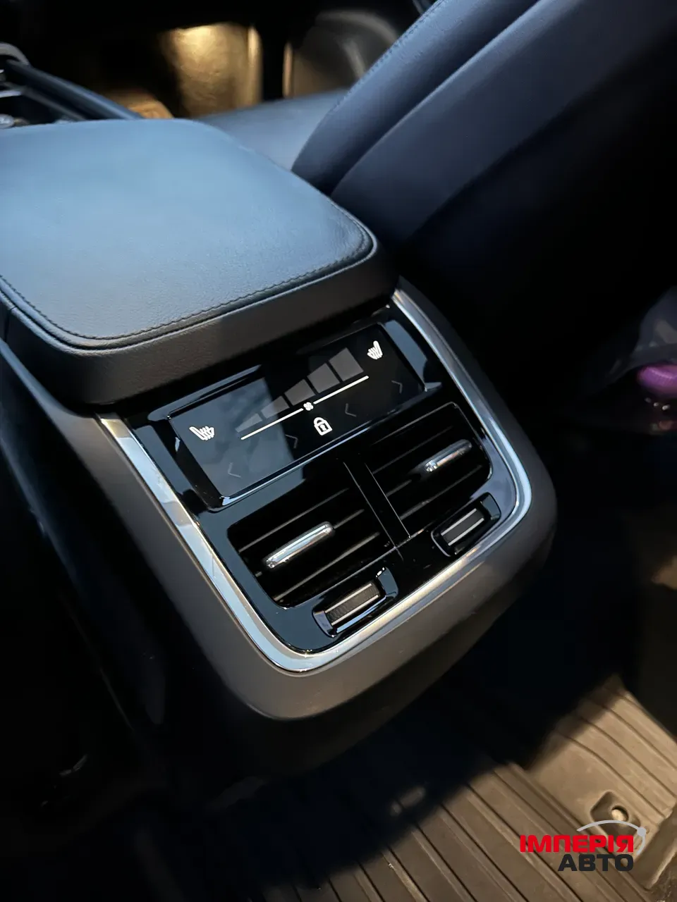 Volvo XC90 - фото 18