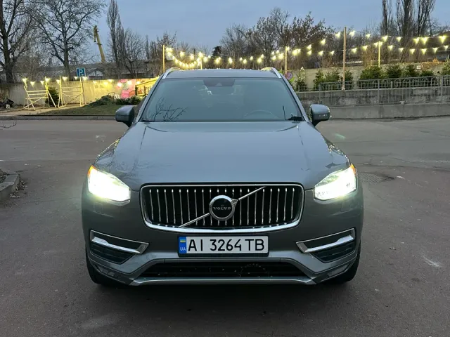 Volvo XC90 - фото 1
