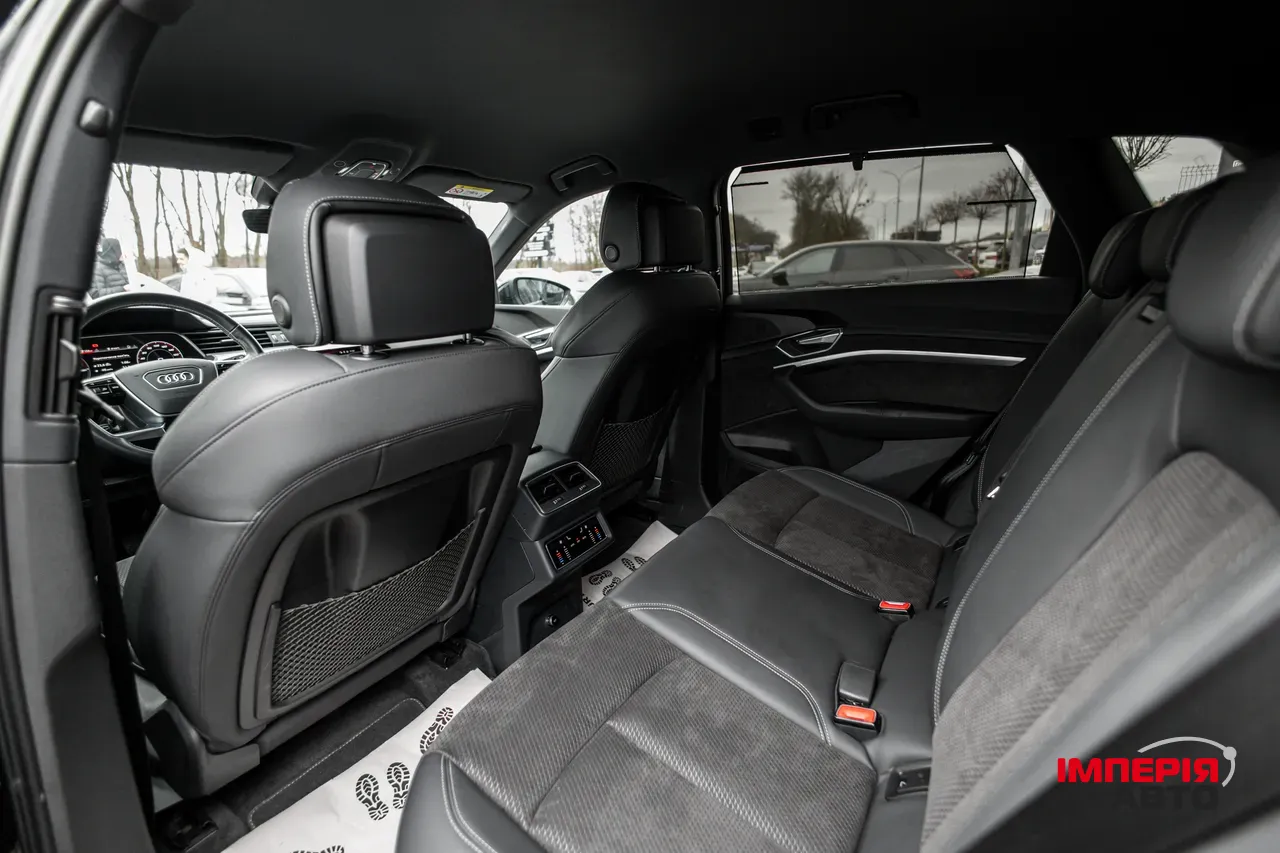 Audi e-tron - фото 30